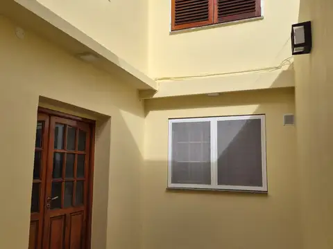 Ph 4 ambientes, sin expensas, sin aysa, sin abl con patio, lavadero y terraza. excelente ubicación.