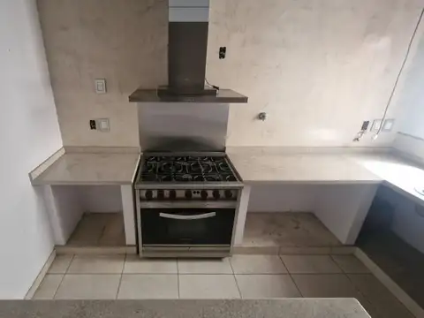 Venta casa con cochera parrilla floresta