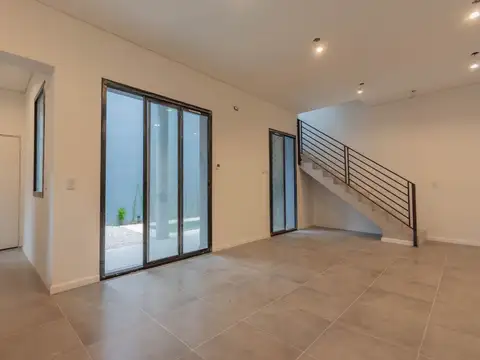 Casa 5 ambientes a estrenar villa real