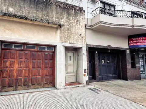 Tipo casa 3 ambientes con patio y terraza