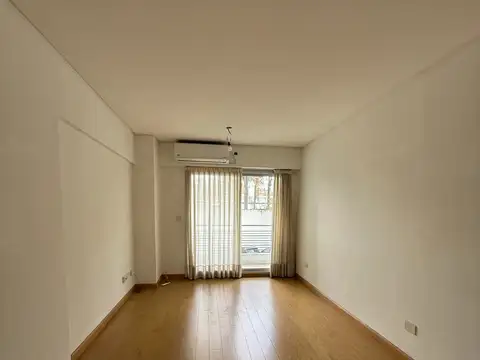 Depto tres amb , 80 mtrs totales, balcón y patio