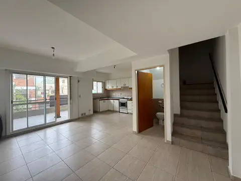 Alquiler dúplex 3 ambientes al frente con balcón aterrazado – mataderos