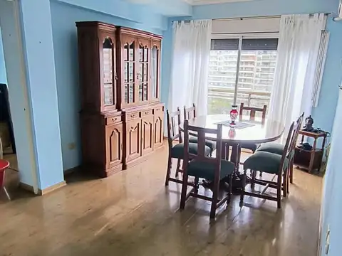 Luminoso 3 ambientes - vista amplia a plaza - al frente con balcon - recoleta - con o sin muebles
