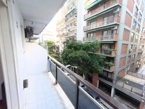Excelente 3 ambientes y medio c/ balcón al frente