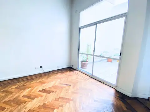 Piso de 3 ambientes en planta baja, muy luminoso, patio interno, lavadero
