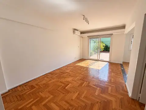 Alquiler dpto 3 amb en palermo con gran patio.
