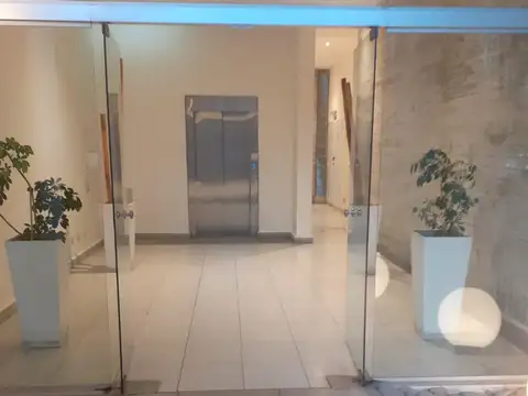 V. urquiza - quesada 5000 - monoambiente al frente! balcón y amenities
