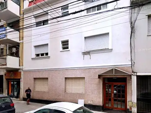 Almagro - amplio 3 ambientes - primer piso por escalera
