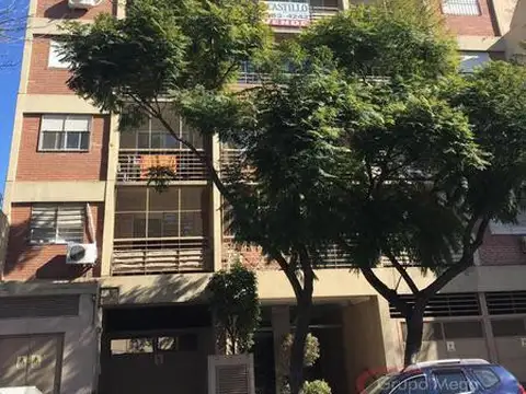 Tres ambientes al frente con balcon