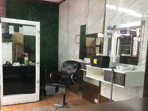 Venta de local  en boedo galeria super comercial
