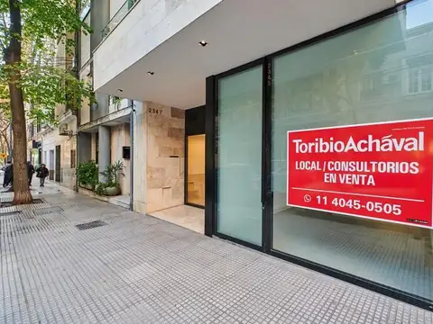 Local luminoso y funcional. ideal para ópticas, ortopedias, marroquinería.