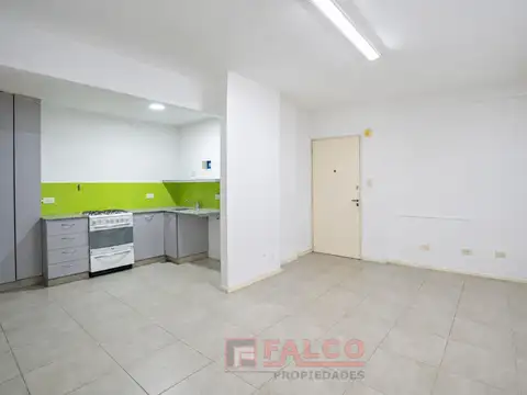 Departamento de 3 ambientes refaccionado en primer piso - apto profesional