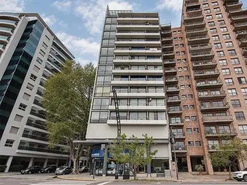Muy buen apto profesional en excelente torre sobre la av. del libertador. lus natural. una cochera.
