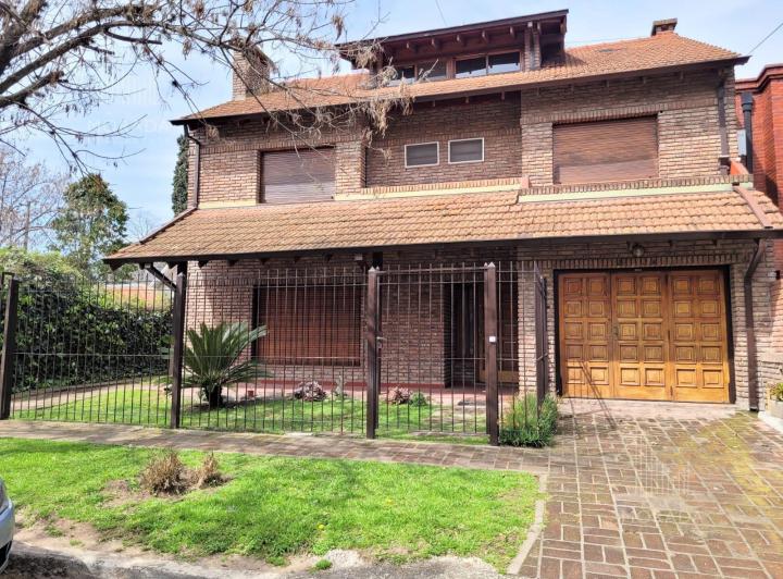 Casa · 265m² · 7 Ambientes · 2 Cocheras