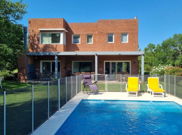 Casa · 228m² · 5 Ambientes · 1 Cochera