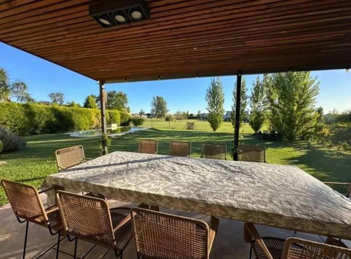 Casa · 175m² · 1 Ambiente · 4 Cocheras