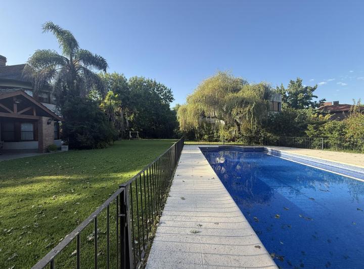 Casa · 320m² · 7 Ambientes