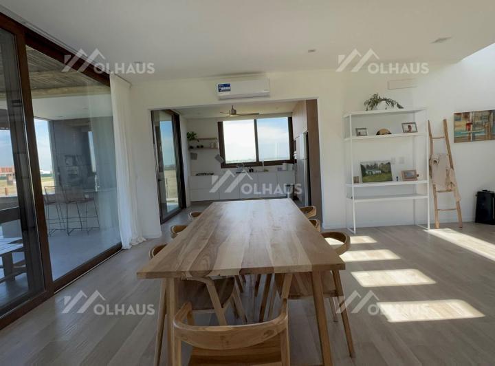 Casa · 290m² · 6 Ambientes · 2 Cocheras