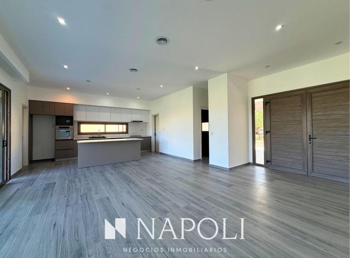 Casa · 173m² · 5 Ambientes · 2 Cocheras