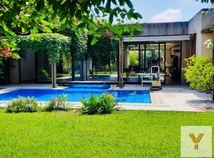 Casa · 280m² · 6 Ambientes · 1 Cochera