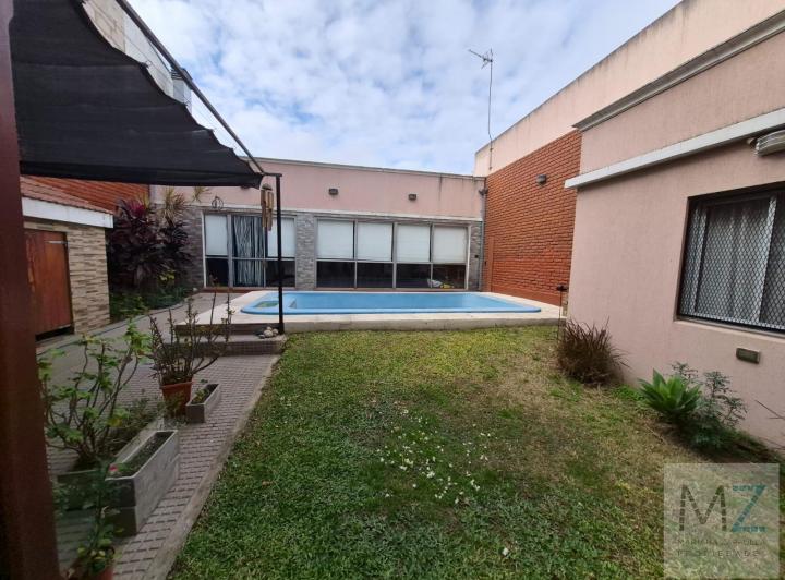 Casa · 187m² · 4 Ambientes · 2 Cocheras