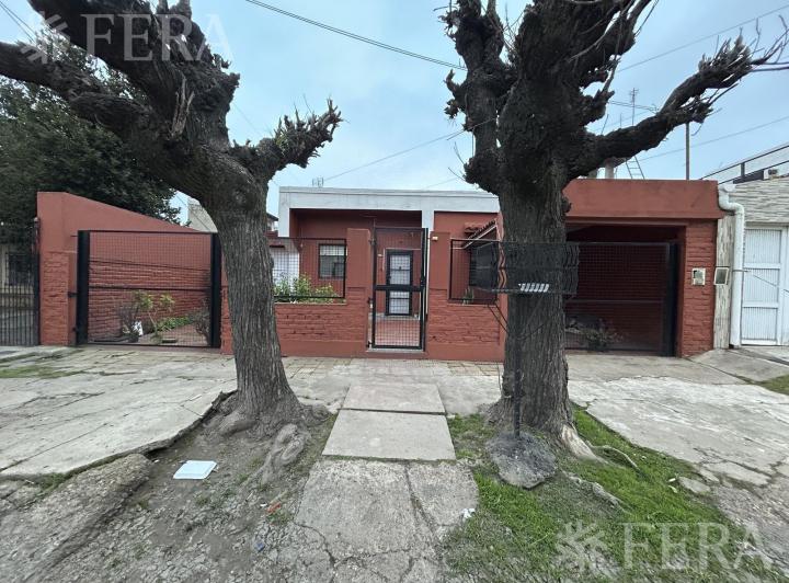 Casa · 80m² · 4 Ambientes · 1 Cochera