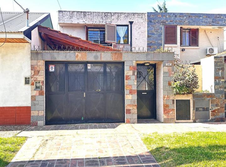 Casa · 75m² · 4 Ambientes · 1 Cochera
