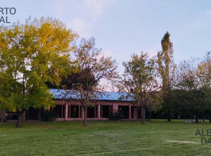 Casa · 30000ha · 7 Ambientes · 2 Cocheras