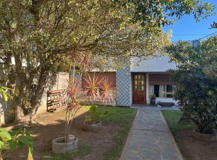 Casa · 150m² · 5 Ambientes · 2 Cocheras