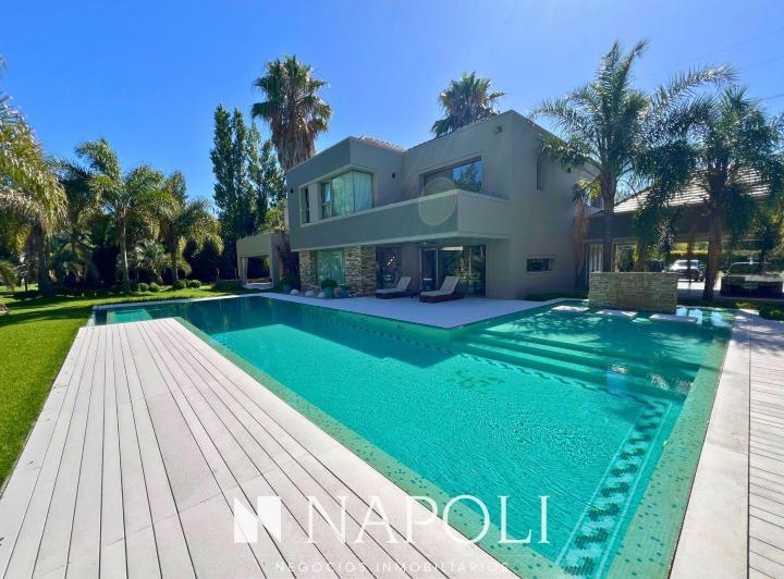 Casa · 842m² · 7 Ambientes