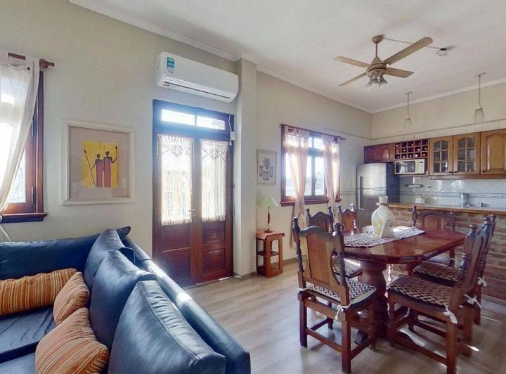 Casa · 193m² · 6 Ambientes · 2 Cocheras
