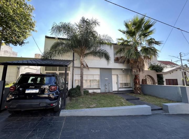 Casa · 173m² · 4 Dormitorios · 2 Cocheras