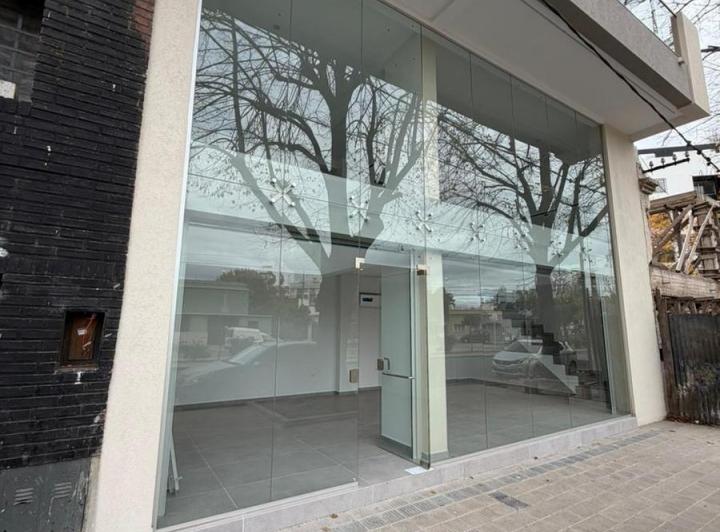 Local comercial · 105m²