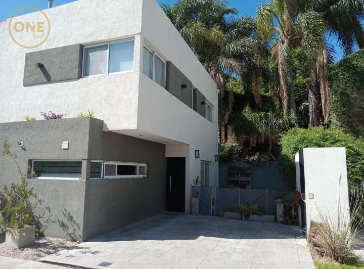 Casa · 90m² · 3 Ambientes · 2 Cocheras