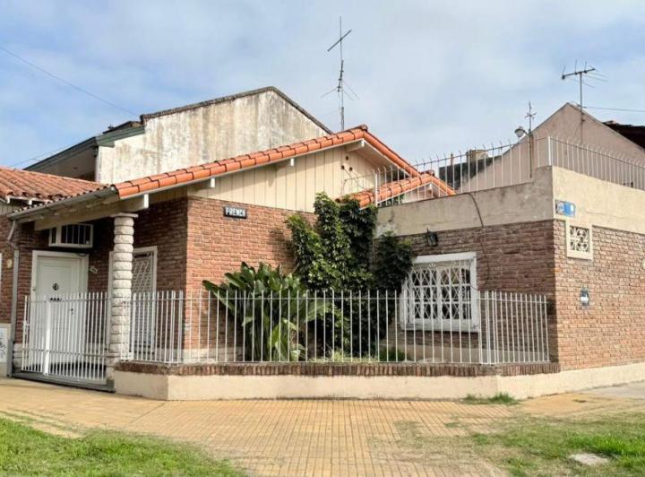 Casa · 60m² · 3 Ambientes · 1 Cochera