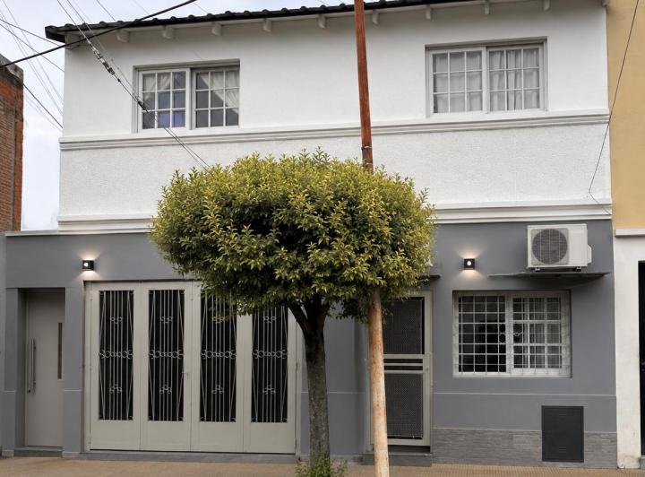 Casa · 250m² · 10 Ambientes · 1 Cochera