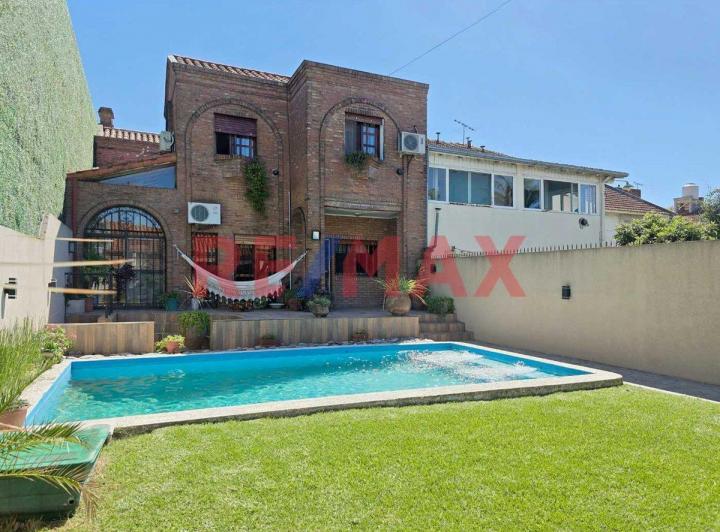 Casa · 361m² · 5 Ambientes · 2 Cocheras