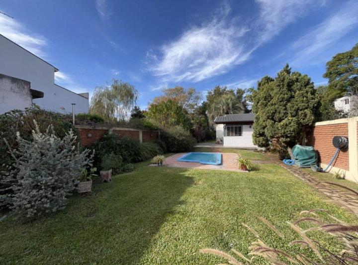 Casa · 200m² · 4 Ambientes · 3 Cocheras