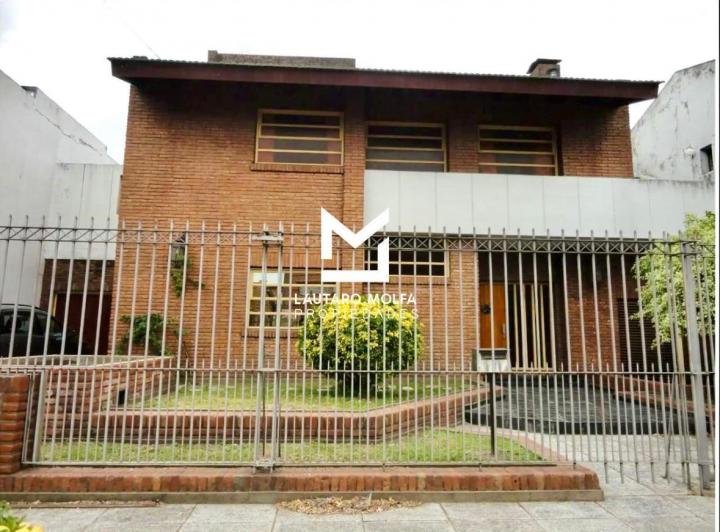 Casa · 433m² · 6 Ambientes · 2 Cocheras