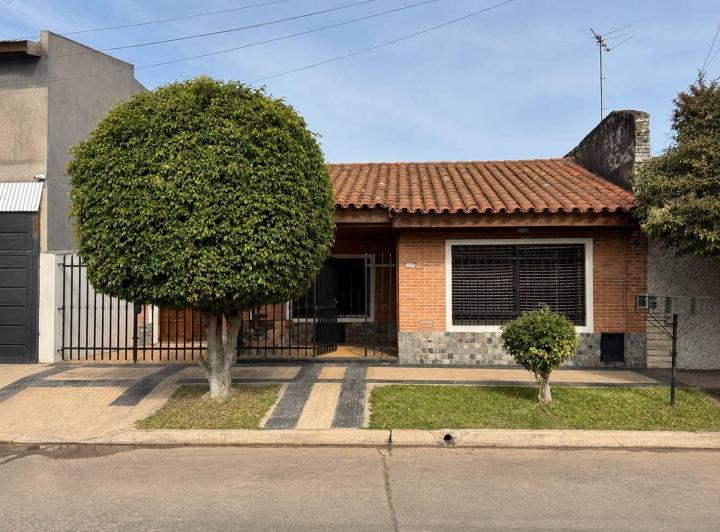 Casa · 106m² · 4 Ambientes · 1 Cochera