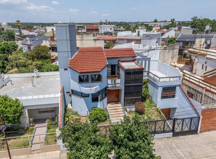 Casa · 120m² · 5 Ambientes · 2 Cocheras