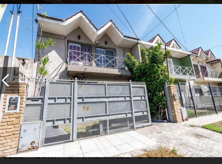 Casa · 130m² · 5 Ambientes · 1 Cochera