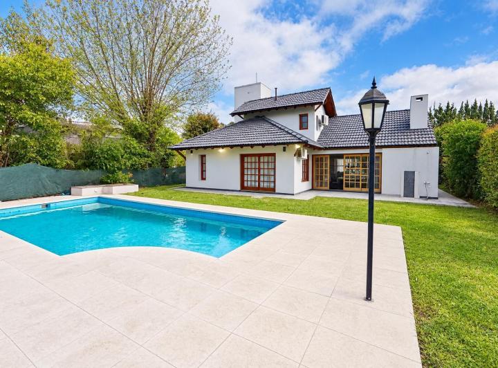 Casa · 430m² · 3 Ambientes · 3 Cocheras