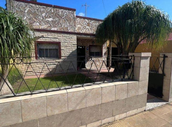 Casa · 200m² · 3 Ambientes · 1 Cochera