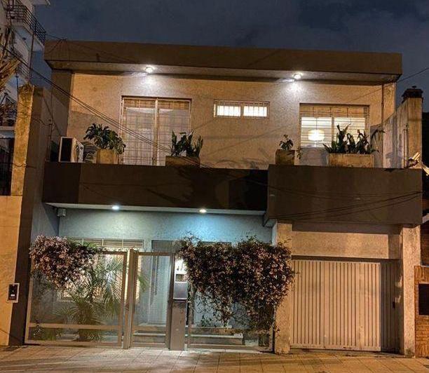 Casa · 250m² · 6 Ambientes · 1 Cochera