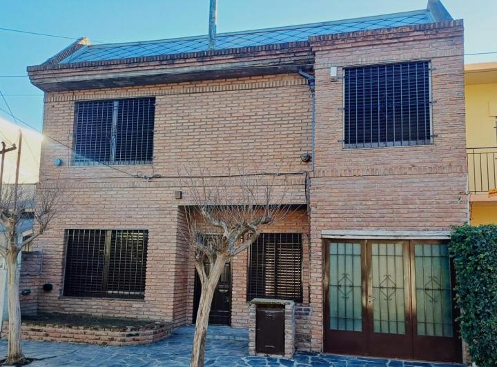 Casa · 140m² · 5 Ambientes