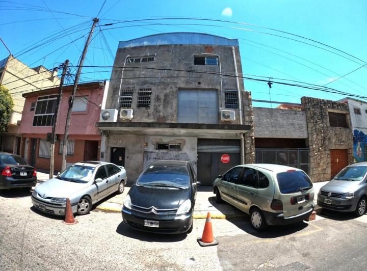 Casa · 874m² · 2 Cocheras