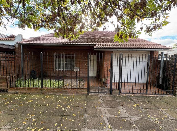 Casa · 163m² · 4 Ambientes · 1 Cochera