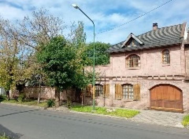 Casa · 200m² · 5 Ambientes