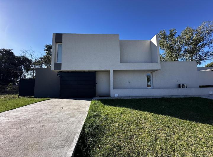 Casa · 100m² · 3 Ambientes · 1 Cochera